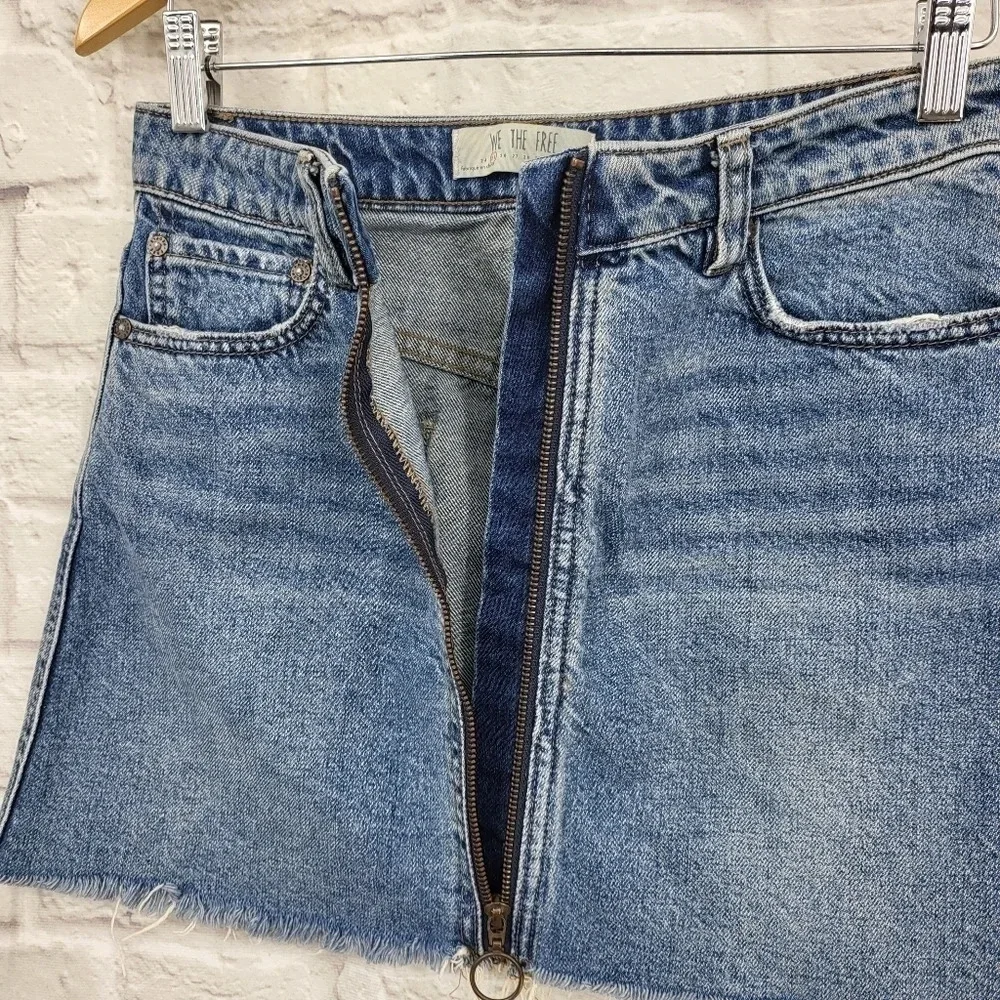 WE THE FREE Denim Zip It Up Front Mini Skirt Sz 25 Free People